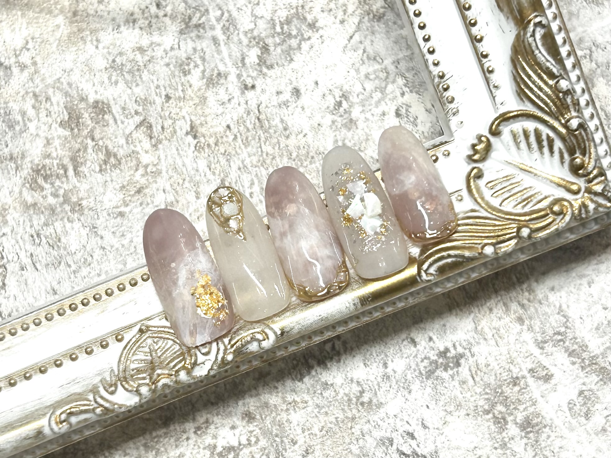 Japanese nuance nail art with marble texture and gold foil at a nail salon in Ginza, Tokyo
